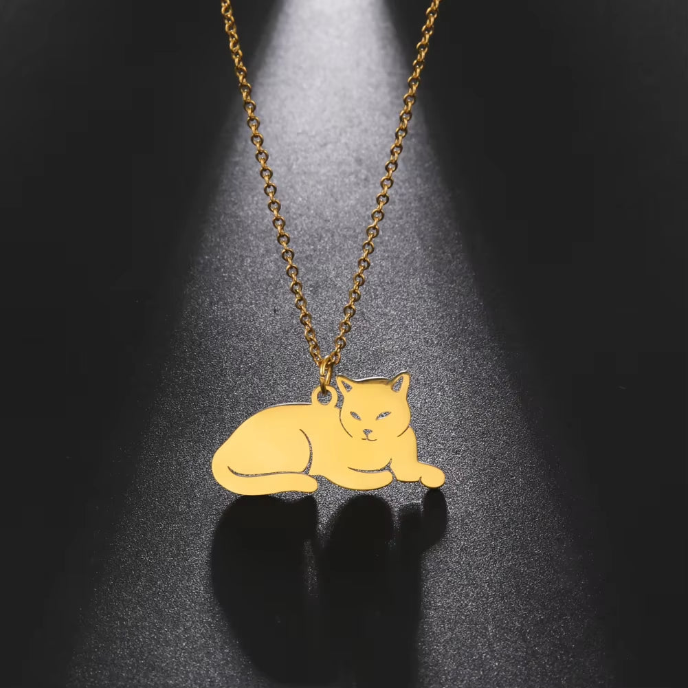 Fashionable Crouching Cat Necklace 