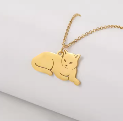 Fashionable Crouching Cat Necklace 