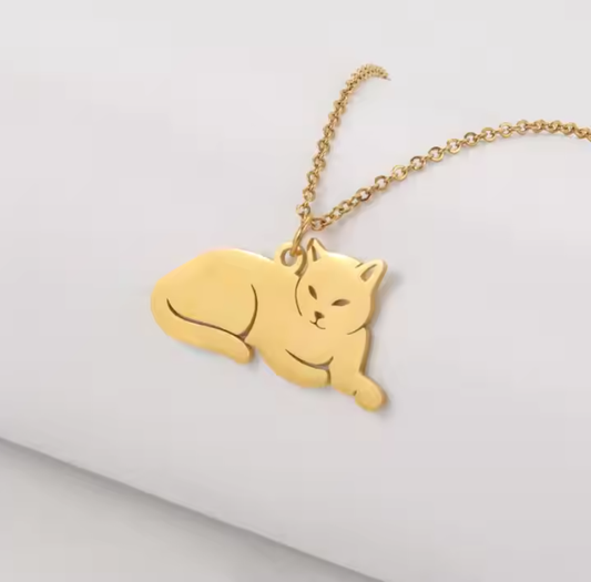 Fashionable Crouching Cat Necklace 