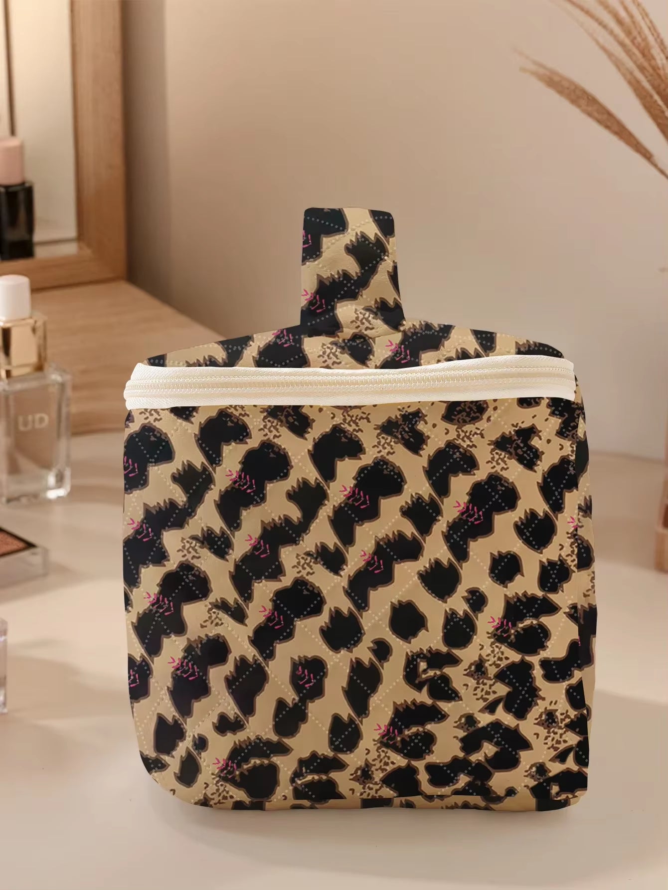 Travel-Ready Tiger Cosmetic Bag - Stylish & Practical